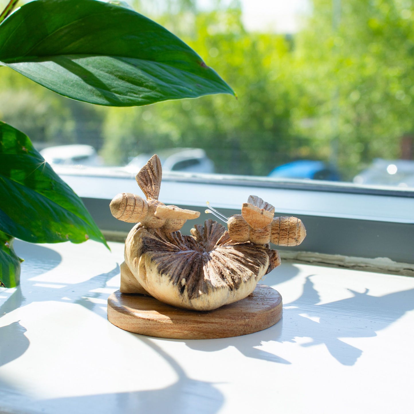 Handmade Parasite Wood Bee Carving – Bees in The Works